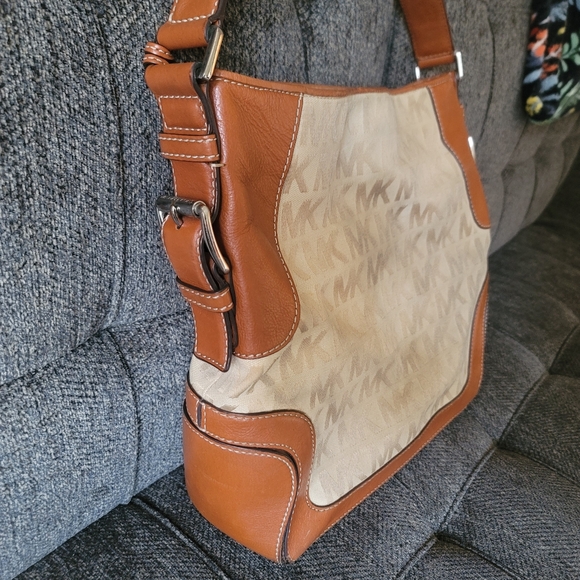 Michael Kors Brookville Tote - Picture 7 of 16